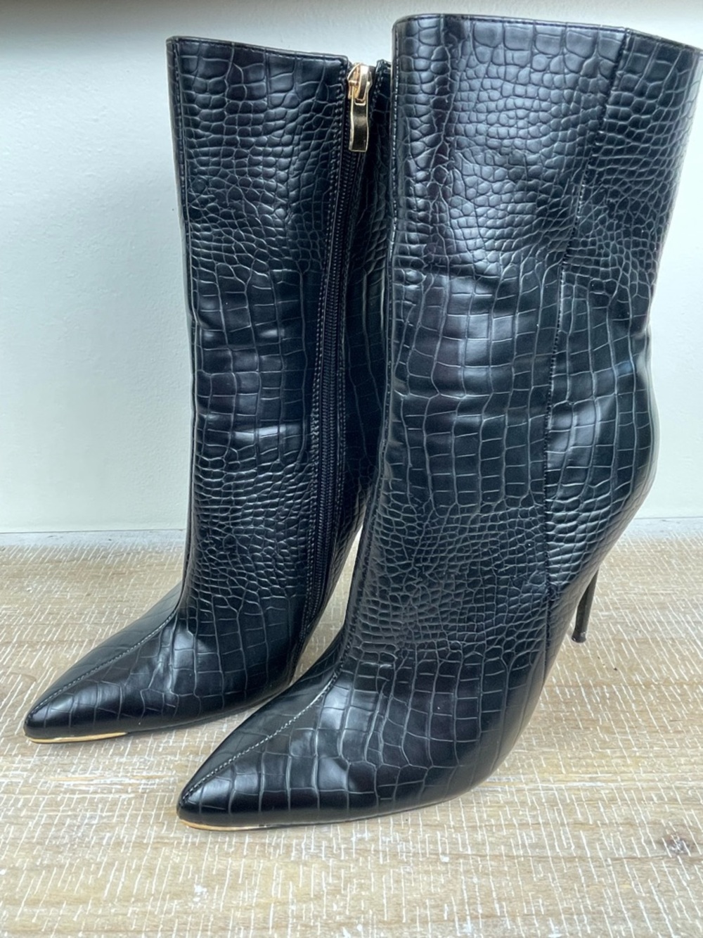 Croc-Embossed‎ Black Pointed Toe Stiletto Boots